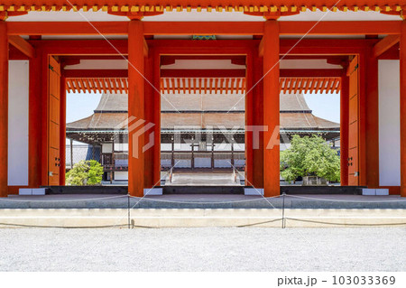 京都御所(2023年春)承明門より紫宸殿を望む 京都御所(2023年春)承明門より紫宸殿を望む 103033369