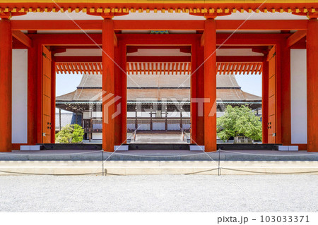 京都御所（2023年春）承明門より紫宸殿を望む 103033371