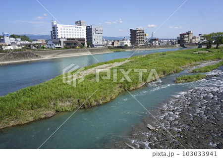 令和2年7月豪雨 球磨川水害後の球磨川 人吉市 令和2年7月豪雨 球磨川水害後の球磨川 人吉市 103033941