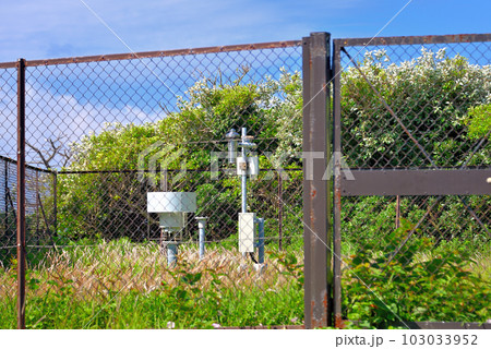 伊豆半島・南伊豆・災害を防ぐ石廊崎特別地域気象観測所のアメダス雨量計と温湿度計・静岡県南伊豆町(1) 伊豆半島・南伊豆・災害を防ぐ石廊崎特別地域気象観測所のアメダス雨量計と温湿度計・静岡県南伊豆町(1) 103033952