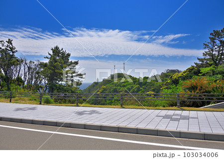 伊豆半島・南伊豆・石廊崎オーシャンパーク、駐車場から眺める灯台の景色・静岡県南伊豆町 伊豆半島・南伊豆・石廊崎オーシャンパーク、駐車場から眺める灯台の景色・静岡県南伊豆町 103034006