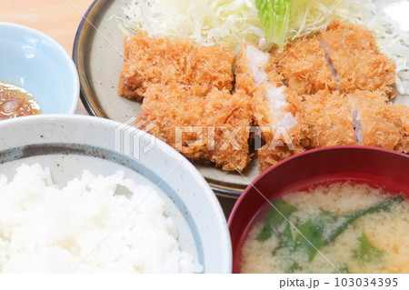 豚バラのとんかつ定食 103034395