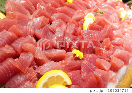 マグロの刺身大量盛り マグロの刺身大量盛り 103034712