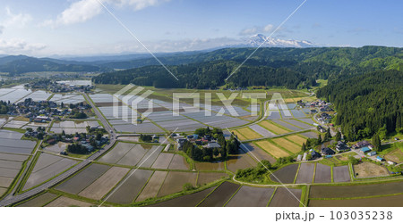 鳥海山のある風景 103035238