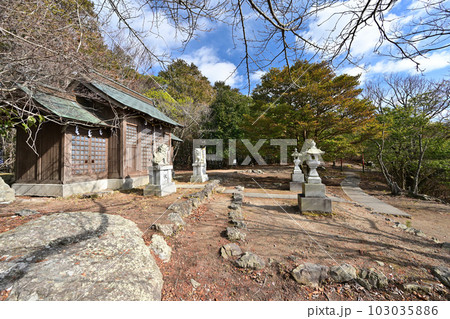 尼子山山頂の尼子山城跡 眺望と遺構 尼子山山頂の尼子山城跡 眺望と遺構 103035886