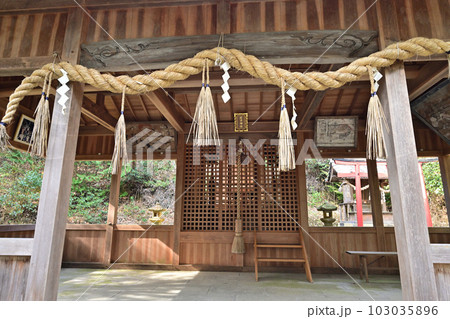 尼子山山頂の尼子山城跡　眺望と遺構 103035896