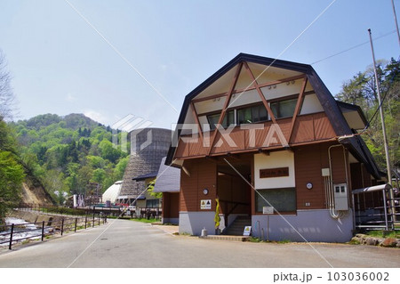 岩手の風景　松川地熱発電所の松川地熱館 103036002