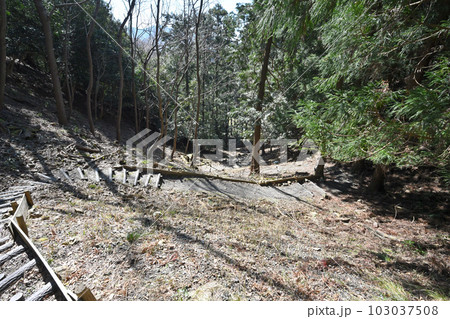 若狭 国吉城　曲輪と遺構　日本海の眺望 103037508