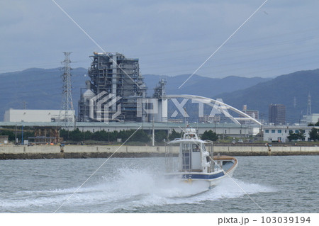 大牟田市　三池港　帰港する漁船、 103039194