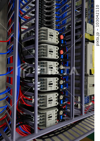 制御盤の中身　配線作業 103042110