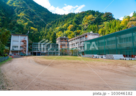 【廃校】つるぎ町立古見小学校・一宇中学校2　徳島県美馬郡つるぎ町 103046182