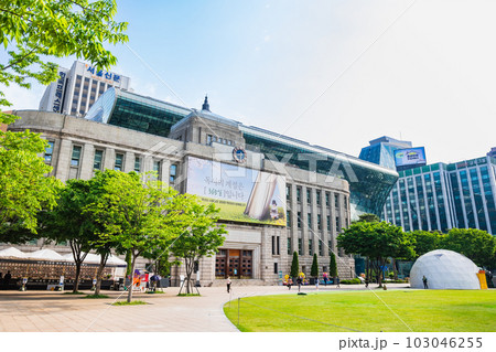 ソウル広場とソウル図書館 103046255