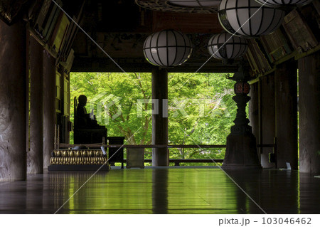 長谷寺　本堂（礼堂）から見た新緑（奈良県桜井市初瀬） 103046462