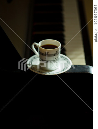 Coffe cup with musical notetion 103047365