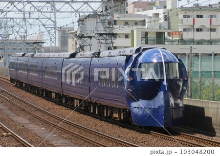 南海電車 今宮戎駅付近を通過する南海50000系関空特急ラピート 南海電車 今宮戎駅付近を通過する南海50000系関空特急ラピート 103048200