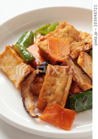 厚揚げとニンジンの炒め物（手料理） 103048721