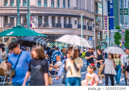 日本の東京都市景観 5類移行から2週間近く…銀座ホコ天でもマ無しの方が増…感染爆発は無い＝5月21日 103053164
