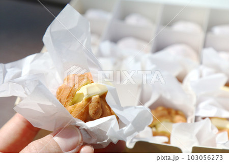 あんバター入りの韓国の伝統菓子『ホドゥガジャ(=くるみ菓子)』(レモン風味) あんバター入りの韓国の伝統菓子『ホドゥガジャ(=くるみ菓子)』(レモン風味) 103056273