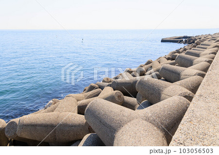 夏の海とテトラポット「二見人口島」 夏の海とテトラポット「二見人口島」 103056503