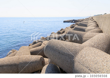 夏の海とテトラポット「二見人口島」 夏の海とテトラポット「二見人口島」 103056508