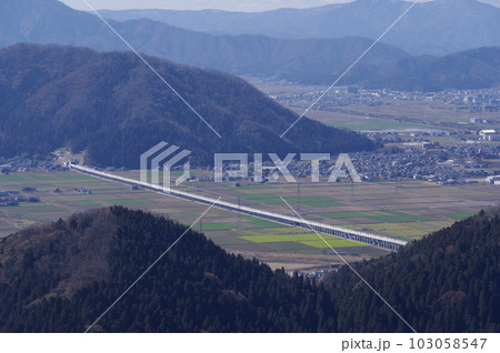 北陸新幹線 延伸工事　鯖江市文殊山から三里山方向　2023年3月 103058547