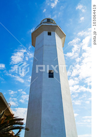 千葉県/ 青空と野島埼灯台 103064419