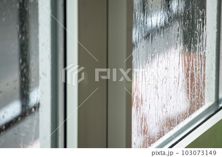 雨天の窓辺 雨天の窓辺 103073149