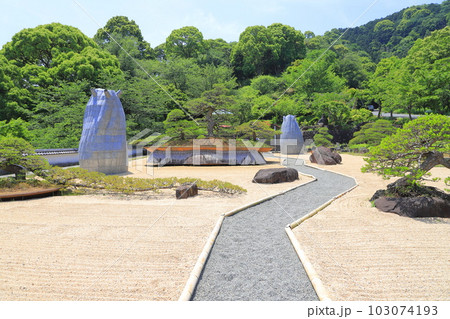 アカオフォレスト　日本庭園「天翔」と鳳凰の松  103074193