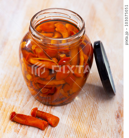 Marinated honey fungi in glass jar 103075051