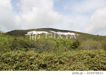 2023年5月の福島県の安達太良山の山開き 103078621