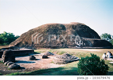 インド クシナガラのラマバル塚 1995年1月 インド クシナガラのラマバル塚 1995年1月 103079476