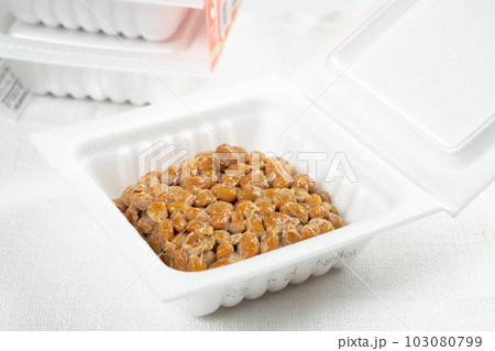 パック入りの納豆 103080799