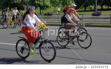 Belarus, Minsk, 18.05.2019 . Cyclocross in different masquerade and tracksuits 103084278
