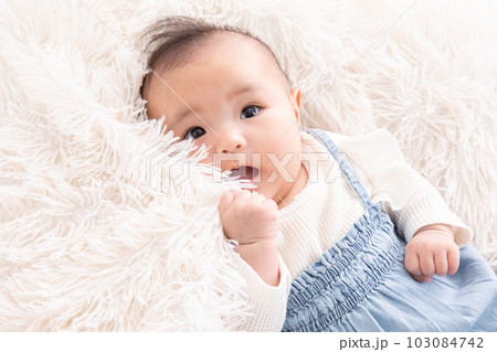 赤ちゃん　baby 103084742