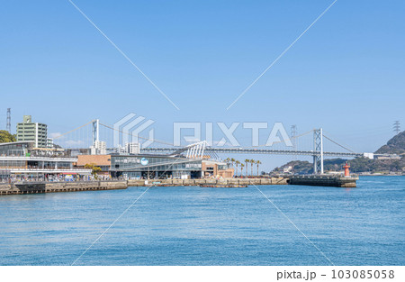 山口県下関市 人気の観光地 唐戸市場とカモンワーフ・関門橋周辺の街並み 山口県下関市 人気の観光地 唐戸市場とカモンワーフ・関門橋周辺の街並み 103085058