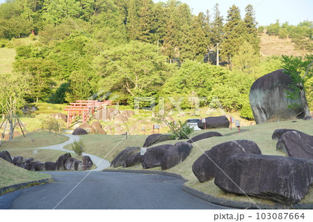 母畑温泉 ホテルの庭の散歩(春、五月) 母畑温泉 ホテルの庭の散歩(春、五月) 103087664