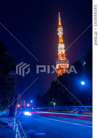 夜空に美しく輝くライトアップされた東京のシンボルタワー｜夜景イメージ｜東京イメージ｜東京都港区 103089165