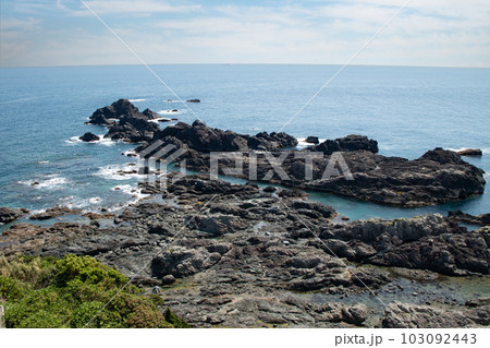 和歌山県・南紀串本。潮岬灯台からの眺め 103092443