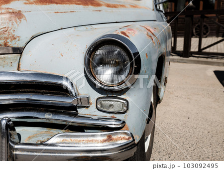 headlight of old retro car headlight of old retro car 103092495
