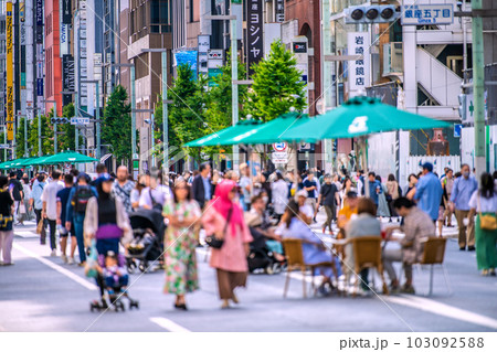 日本の東京都市景観 5類移行から2週間近く…銀座ホコ天でもマ無しの方が増…感染爆発は無い=5月21日 日本の東京都市景観 5類移行から2週間近く…銀座ホコ天でもマ無しの方が増…感染爆発は無い=5月21日 103092588