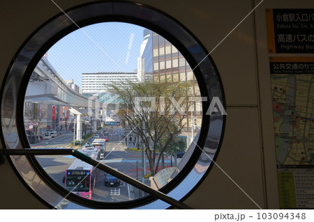 小倉駅小倉城口周辺の風景(モノレール平和通駅内の窓) 小倉駅小倉城口周辺の風景(モノレール平和通駅内の窓) 103094348