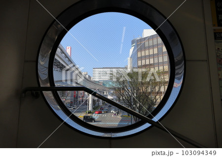 小倉駅小倉城口周辺の風景（モノレール平和通駅内の窓） 103094349