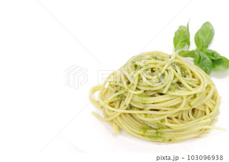 ジェノベーゼ バジルソース パスタ スパゲッティ 明るい背景 ジェノベーゼ バジルソース パスタ スパゲッティ 明るい背景 103096938