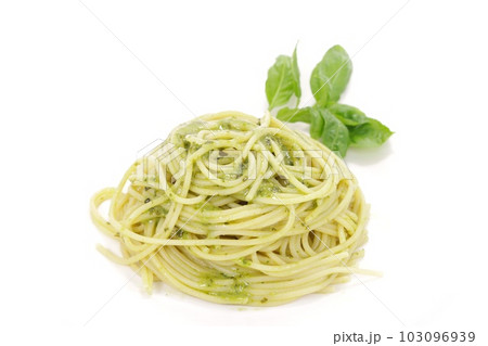 ジェノベーゼ バジルソース パスタ スパゲッティ 明るい背景 ジェノベーゼ バジルソース パスタ スパゲッティ 明るい背景 103096939