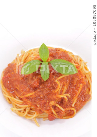 ボロネーゼ パスタ スパゲッティ ミートソース 明るい背景 ボロネーゼ パスタ スパゲッティ ミートソース 明るい背景 103097098