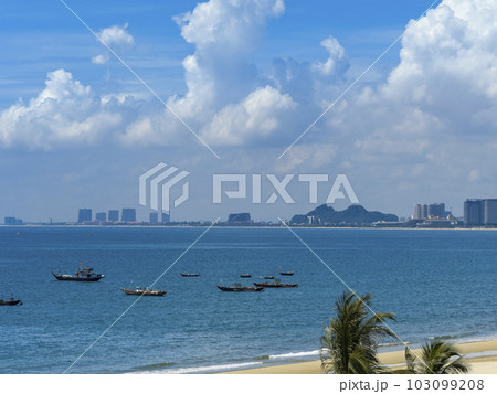 ベトナム・ダナン 青い海の広がるミーケービーチ / My Khe Beach, Da Nang ベトナム・ダナン 青い海の広がるミーケービーチ / My Khe Beach, Da Nang 103099208