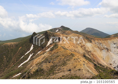 2023年5月の福島県の安達太良山の山開き 103100565