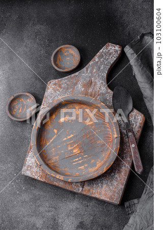 Empty wooden plate, knife, fork and cutting board 103100604