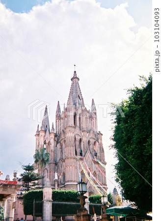 メキシコ　サンミゲル・デ・アジェンデの教会　2003年10月 103104093