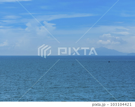 ベトナム・ダナンの青い海と白い雲 / Da Nang, Vietnam ベトナム・ダナンの青い海と白い雲 / Da Nang, Vietnam 103104421
